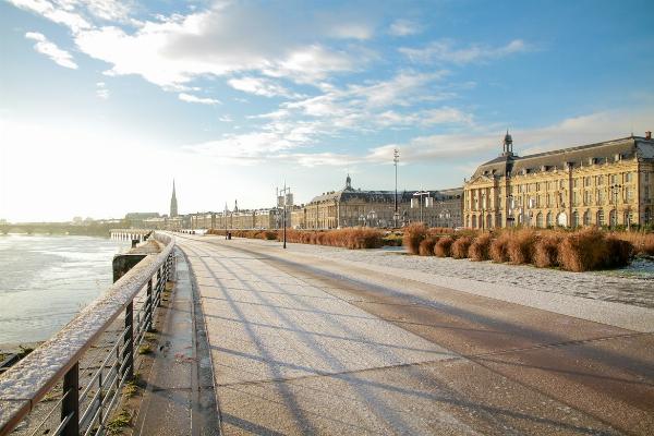 Découvrir Bordeaux et la Gironde en vélo ou en voiture de location